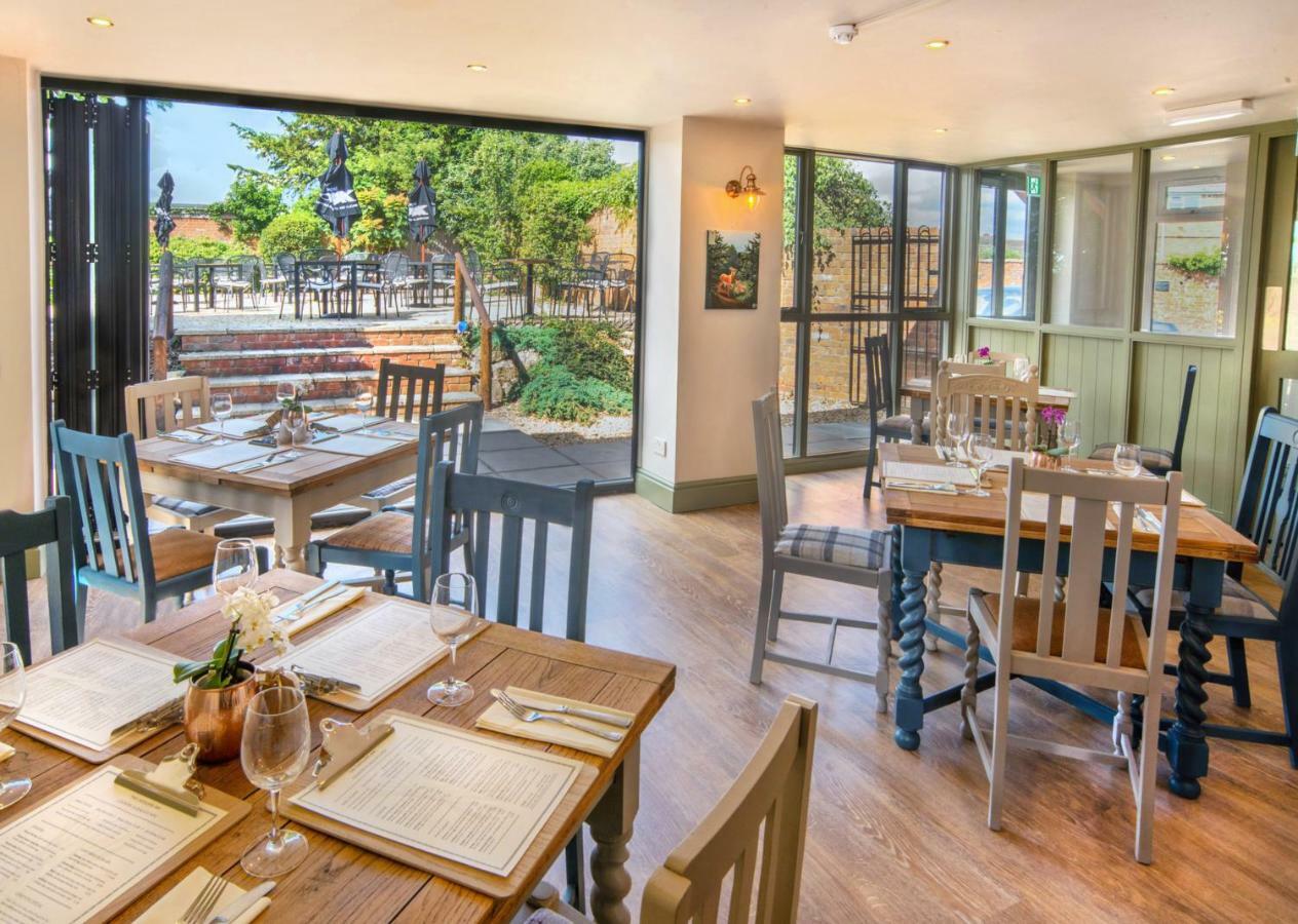 Chequers Inn Fladbury Esterno foto