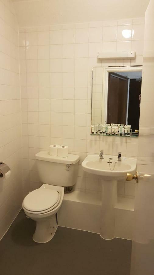 Chequers Inn Fladbury Esterno foto